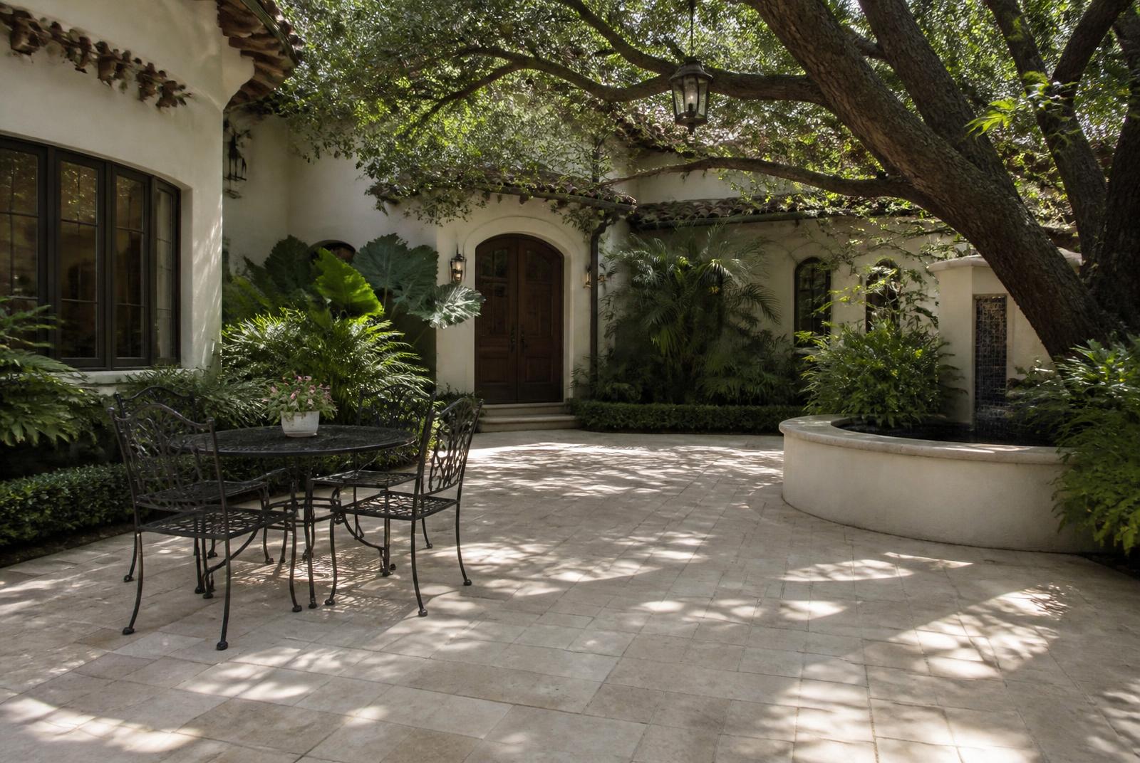 Travertine courtyard patio with tropical planting in Safety Harbor, FL